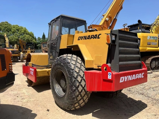 日本から15トンのDynapac CA301 オリジナルペイントとHINOエンジンを搭載した古製道路ローラー