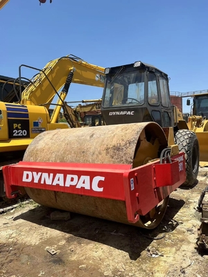 日本から15トンのDynapac CA301 オリジナルペイントとHINOエンジンを搭載した古製道路ローラー