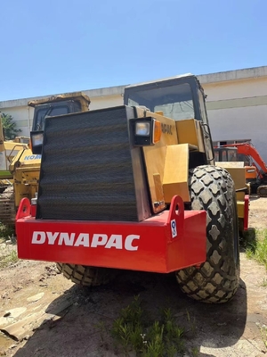 日本から15トンのDynapac CA301 オリジナルペイントとHINOエンジンを搭載した古製道路ローラー