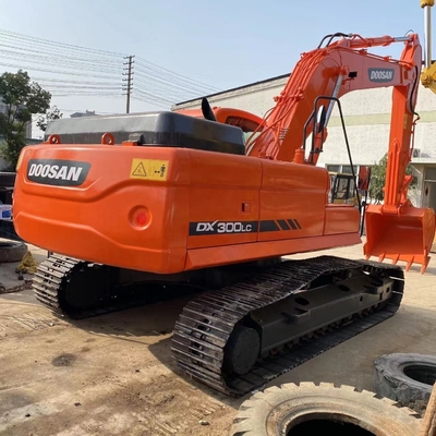 2020年,178kWのパワーで良い状態で使われたDoosan DX300LC掘削機