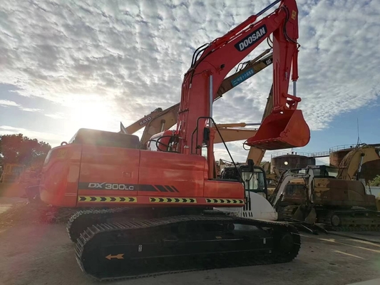 日本製のHINOエンジンを搭載したドーサンDX300LC掘削機