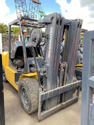 ほぼ5トンのKOMATSU FD50 FD35 FD40 FD45 EPAエンジン 46KWのパワーを持つ水力フォークリフト