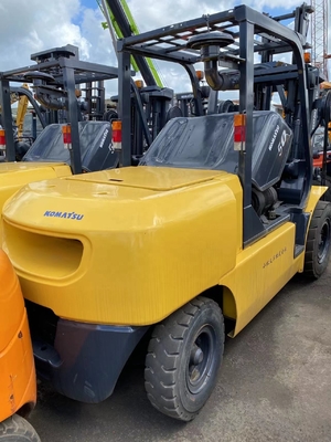 ほぼ5トンのKOMATSU FD50 FD35 FD40 FD45 EPAエンジン 46KWのパワーを持つ水力フォークリフト