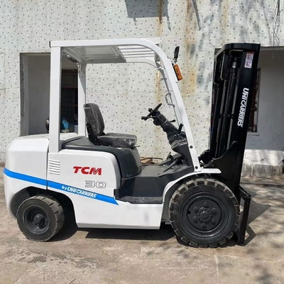 TCM 3トン 余分なボケの容量と3000kgの機械重量を持つ使用フォークリフト
