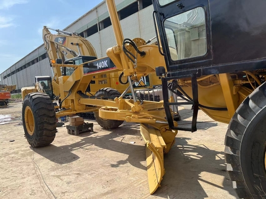 機械修理店 カミングスエンジンと直送ギア付き CAT140K グレードを使用