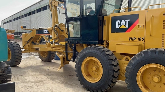 機械修理店 カミングスエンジンと直送ギア付き CAT140K グレードを使用