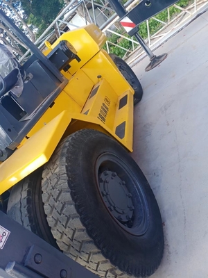 中古パレットリフティングトラック コマツー 200 20000 KG 重量とフォーク長さ 2000mm