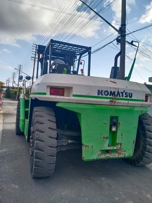 重荷フォークリフト コマツー FD240 倉庫コンテナ 耐久性のために使用フォークリフトトラック