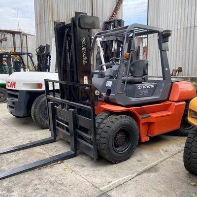 日本製 7トンのディーゼルエンジンフォークリフト トヨタ FD70 倉庫コンテナ 中古