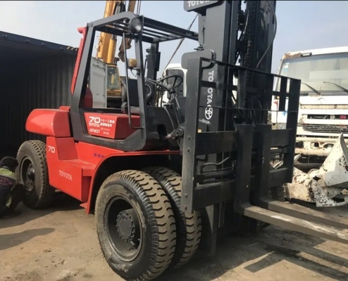 日本製 7トンのディーゼルエンジンフォークリフト トヨタ FD70 倉庫コンテナ 中古