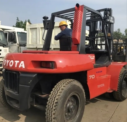 日本製 7トンのディーゼルエンジンフォークリフト トヨタ FD70 倉庫コンテナ 中古
