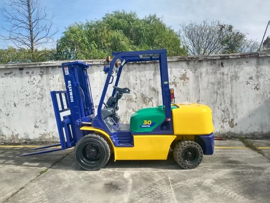 KOMATSU FD30 3トンのフォークリフト 倉庫コンテナ用ミニパレットリフティングトラック