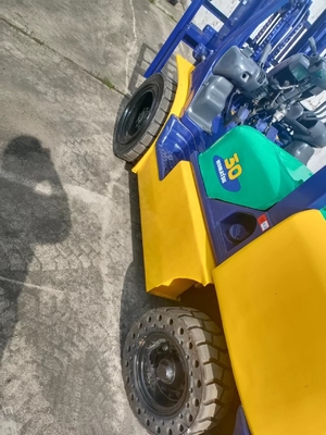 KOMATSU FD30 3トンのフォークリフト 倉庫コンテナ用ミニパレットリフティングトラック