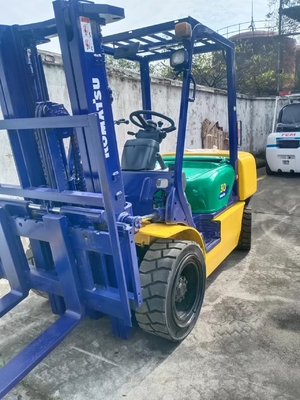 KOMATSU FD30 3トンのフォークリフト 倉庫コンテナ用ミニパレットリフティングトラック