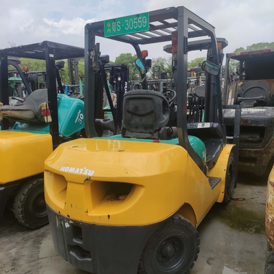 3000 kg 重量 倉庫コンテナ用の3トンのパレットリフティングトラック KOMATSU FD30