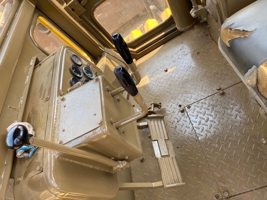 使用済み CAT D6Dブルドーザー 状態良好 15000 KG 機械重量 5m3 寝具容量