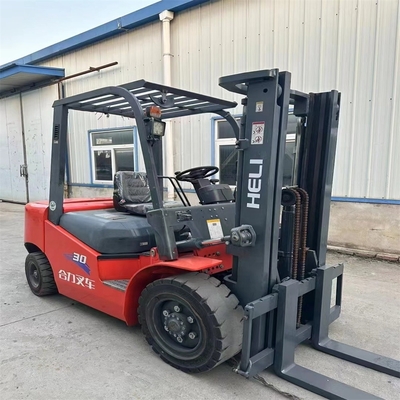 3000 KG USEDフォークリフト CPCD 30 3 トンのヘリ用の建設機械