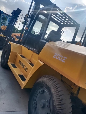 20トンのディーゼルフォークリフト KOMATSU FD200 建材店のコンテナ処理用