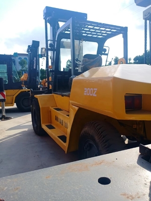 20トンのディーゼルフォークリフト KOMATSU FD200 建材店のコンテナ処理用