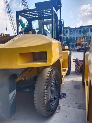 20トンのディーゼルフォークリフト KOMATSU FD200 建材店のコンテナ処理用