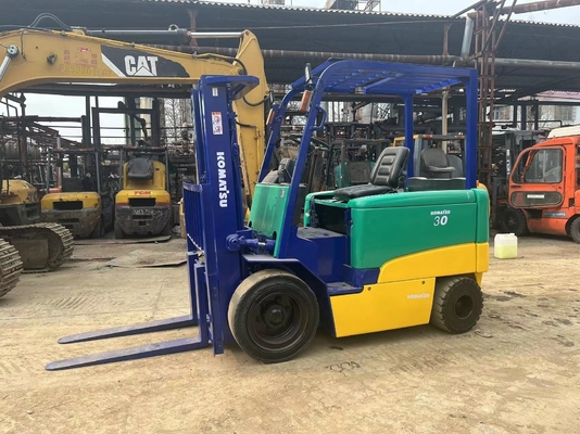 コンテナ取り扱い KOMATSU FD30 3トンのディーゼル ミニ デューティフォークリフト