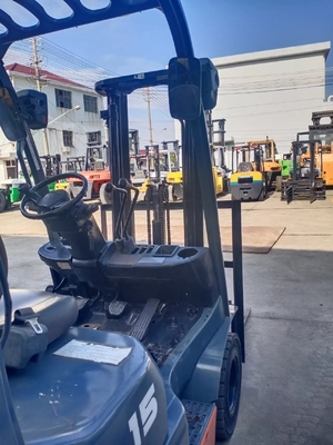中古ディーゼルパワー トヨタ FD15 ミニフォークリフト トラック 優れた作業状態 1.5 トン