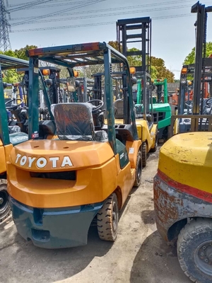 トヨタ FD25 フォークリフト ディーゼル パレットリフティング トラック