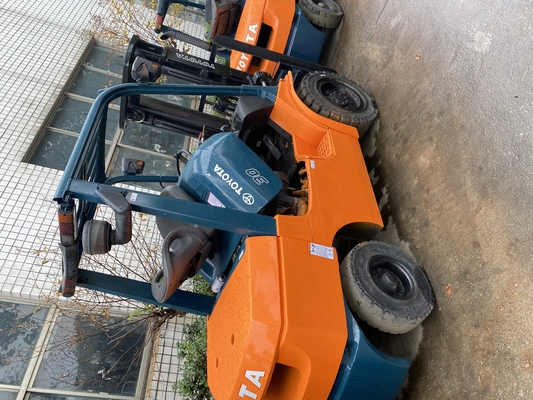 日本 トヨタ FD30 ディーゼルフォークリフト 3 トンパレットリフティングトラック