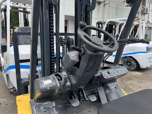 2023年に良好な状態で使用されたKOMATSU FD30フォークリフトコンテナパレットリフティングトラック