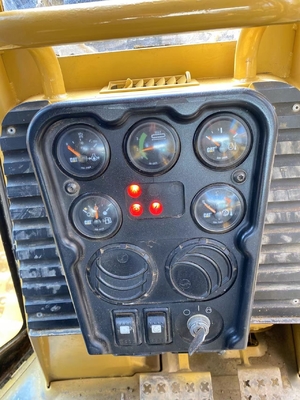 CAT D4Gブルドーザー 1.92m3のダージング容量と80KWのパワーを持つオリジナル日本ブルドーザー