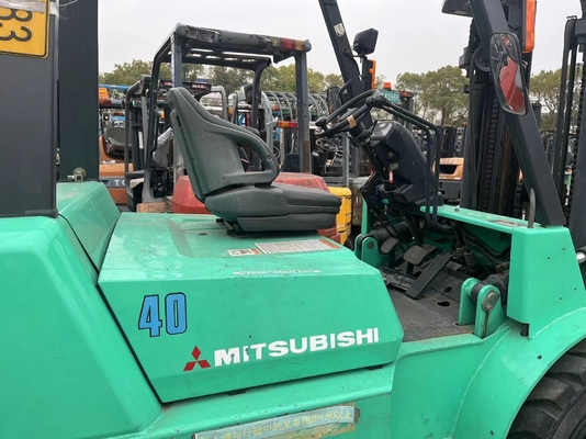 4TON最大で使用された三?? FD40ディーゼルフォークリフト.良い状態で荷物を上げます.