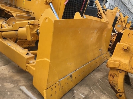 山を押すのに使われた水力大型ブルドーザーSD22
