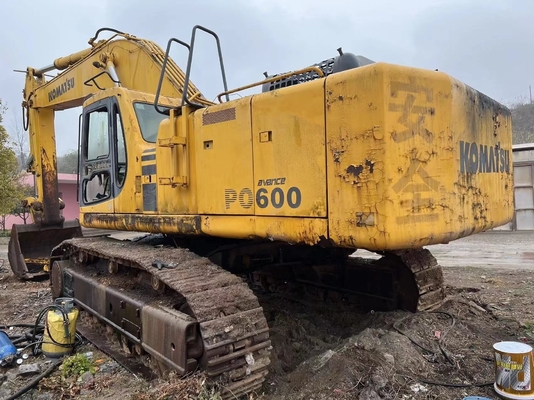 中古のKOMATSU PC600 掘削機 労働時間が少ない状態