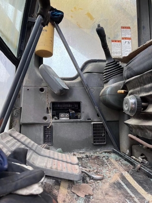 中古のKOMATSU PC600 掘削機 労働時間が少ない状態