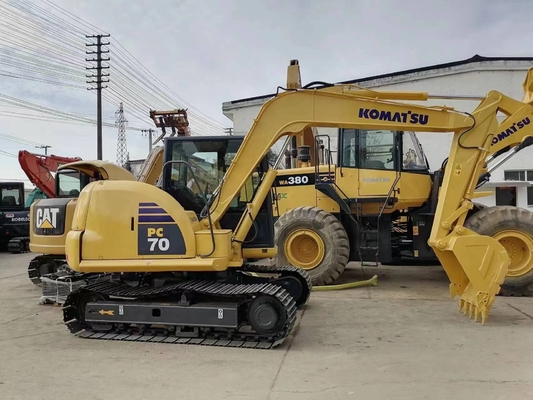 黄色 KOMATSU PC70 エグババター クローバー 7トンの地球移動掘削機