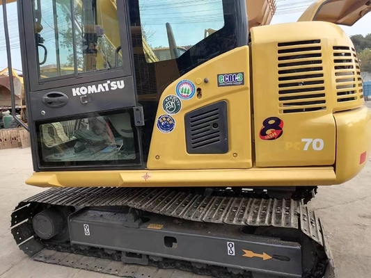 黄色 KOMATSU PC70 エグババター クローバー 7トンの地球移動掘削機