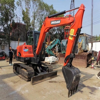 上海で手頃な価格で使った Doosan Dx60 6トンのクローラール掘削機 素晴らしい状態