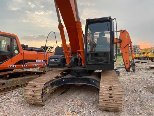 HITACHI ZX210 優れた作業条件と水圧バルブを持つ掘削機 HITACHI