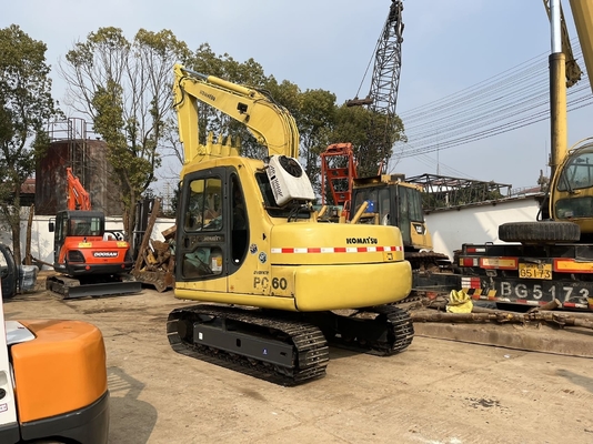 日本 6トンのクローラー KOMATSU PC60 掘削機 中古 移動機械 ミニ掘削機
