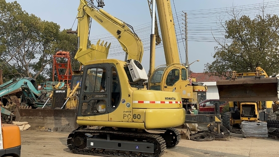 日本 6トンのクローラー KOMATSU PC60 掘削機 中古 移動機械 ミニ掘削機
