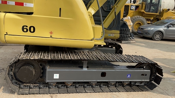 日本 6トンのクローラー KOMATSU PC60 掘削機 中古 移動機械 ミニ掘削機
