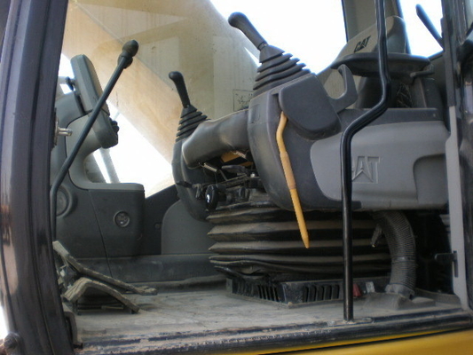 2021年 中古 カタピラー 掘削機 CAT 330D マシン 20000 KG 状態良好