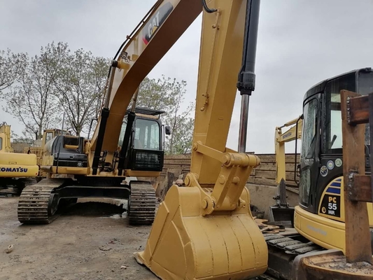 CAT 330D 2021年式 20トンの稼働重量で 状態が良好な古着掘削機