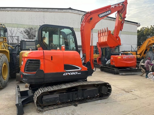 ドーサン DX60 中古掘削機 6トンの稼働重量