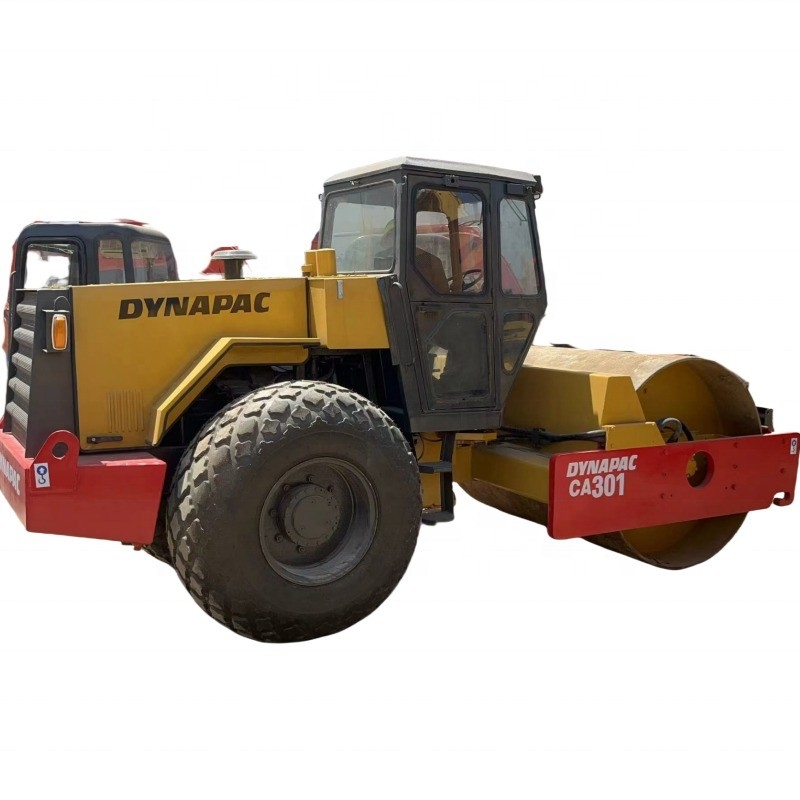 日本から15トンのDynapac CA301 オリジナルペイントとHINOエンジンを搭載した古製道路ローラー