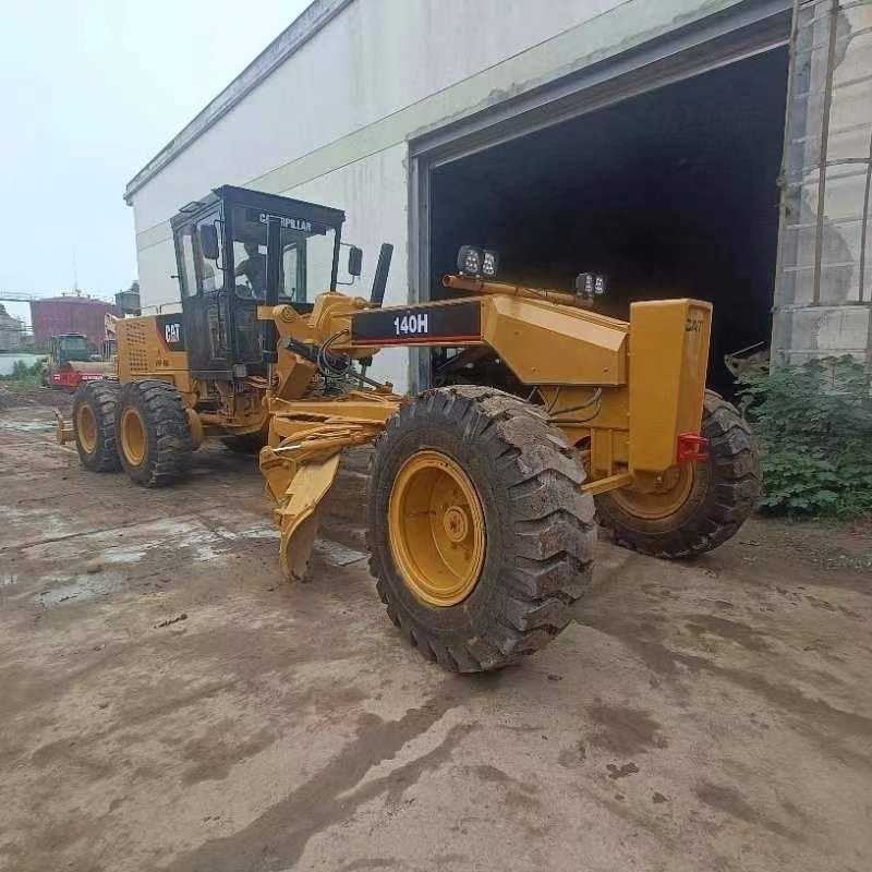 道路タイヤとカミンズエンジンの良い状態で使用された CAT140H モーターグラダー