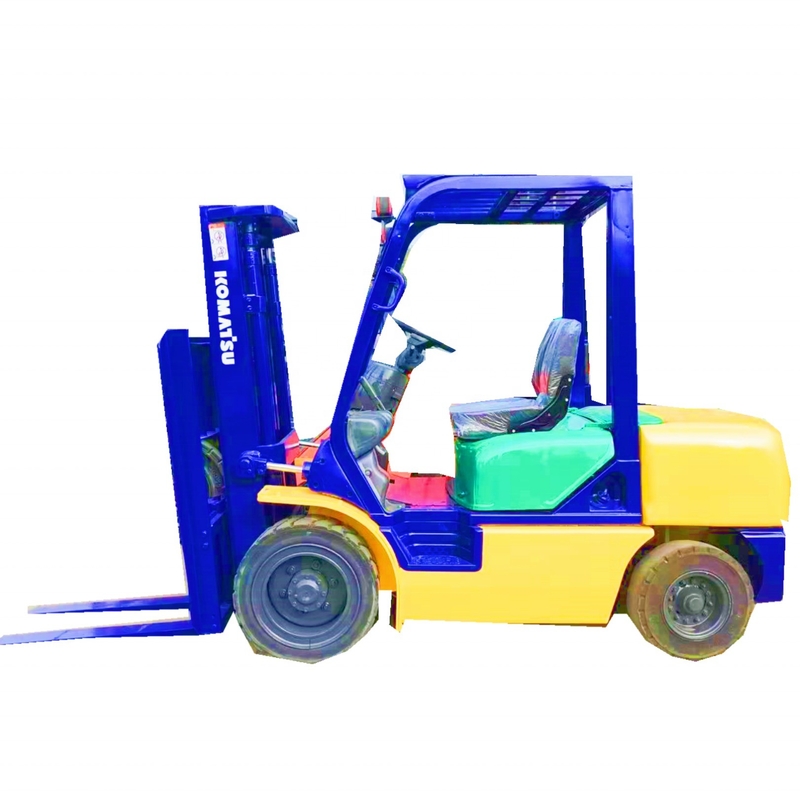 日本から3トンの小型フォークリフトのコマツーFD30 中古 優れた労働条件