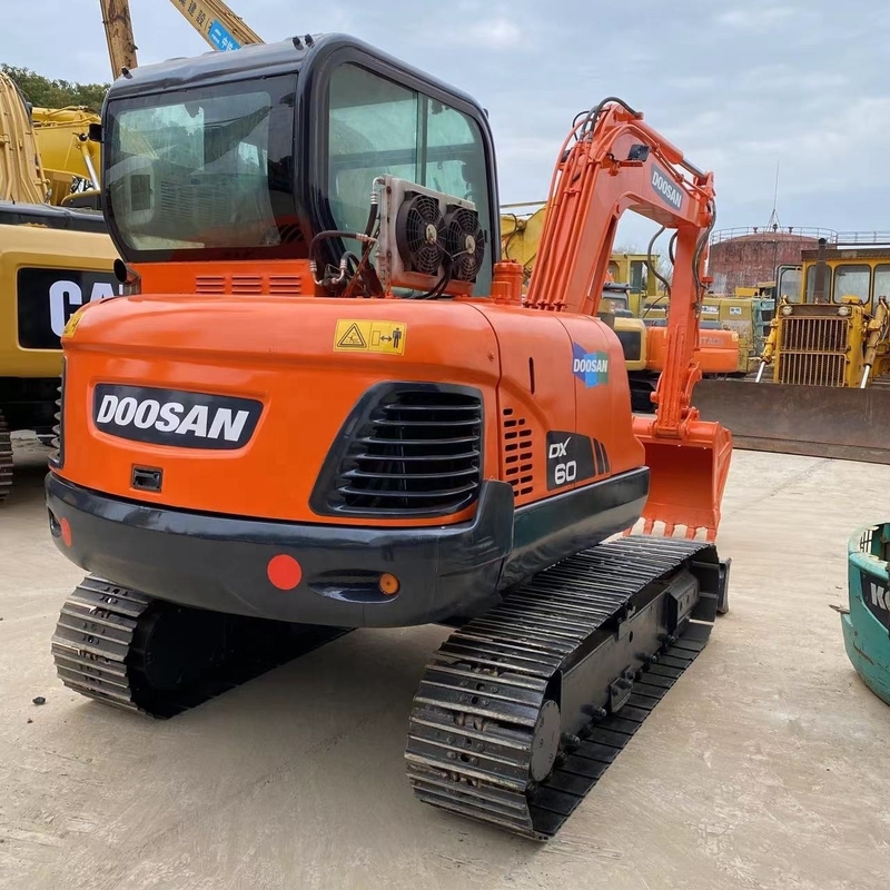 Doosan DX60 中古掘削機 日本 0.1m3 容量の原装塗料掘削機